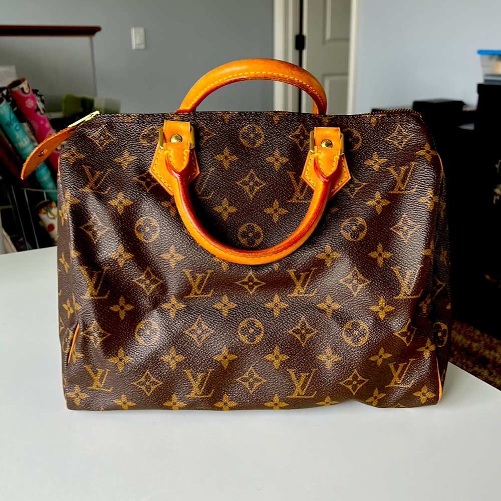 Louis Vuitton authenticated 30 Speedy Satchel